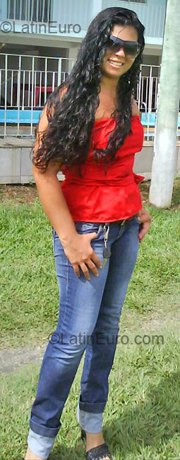 Date this sensual Brazil girl Cristiane Viana from Rio De Janeiro BR1166