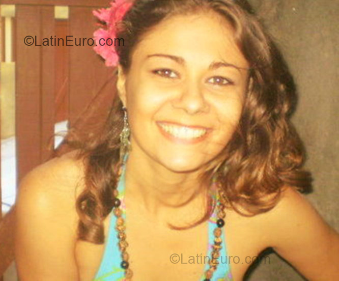 Date this lovely Brazil girl Carina from Salvador BR1325