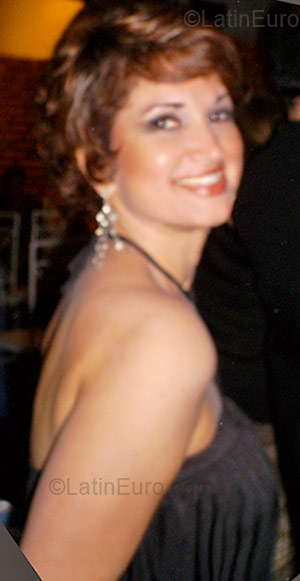 Date this good-looking Brazil girl Ana Lucia from Rio de Janeiro BR1527