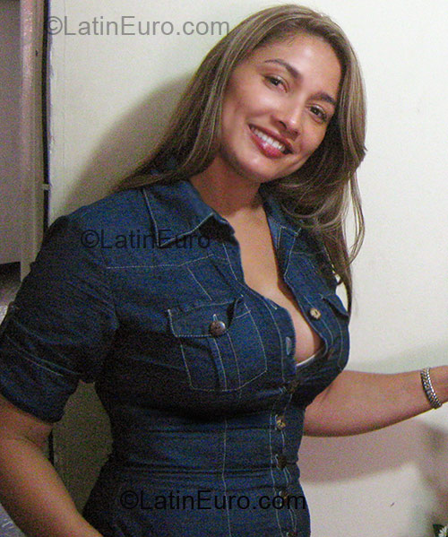 Date this nice looking Colombia girl Ligia from Ibague CO1325