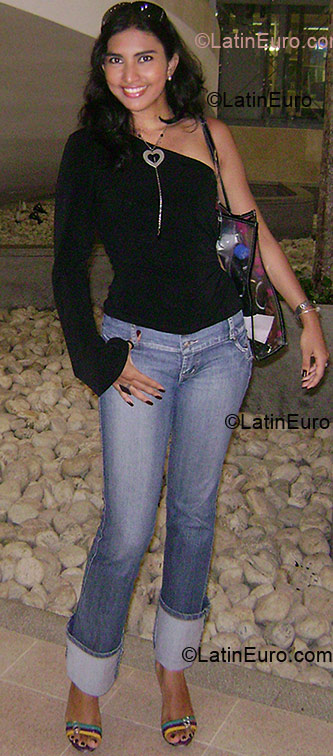 Date this young Colombia girl Karen from Cali CO12575