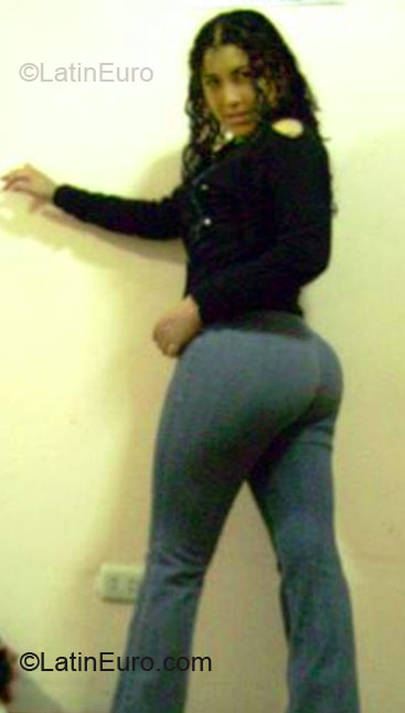Date this charming Peru girl Yeny Laura from Lima PE122