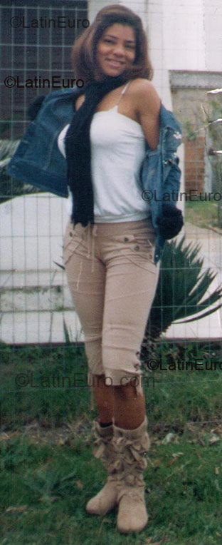 Date this lovely Brazil girl Cintia Aparecida from Sete Lagoas BR1711