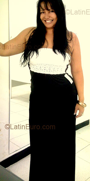 Date this happy Colombia girl Adriana from Cali CO1747