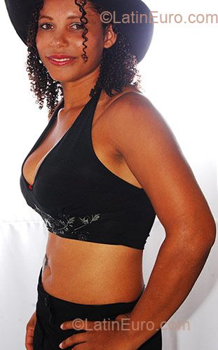 Date this stunning Colombia girl Ariana Jane from Buga CO1753