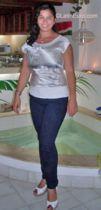 Date this charming Colombia girl C from Santa Marta CO8584