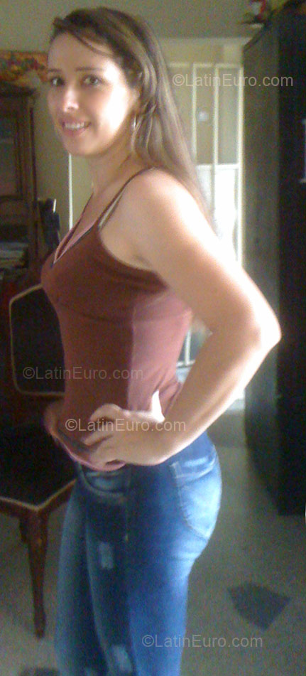 Date this delightful Colombia girl Ludin from Cali CO1925