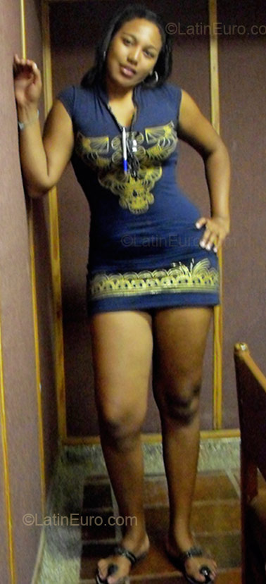 Date this voluptuous Colombia girl Vilma from San Andres CO1989