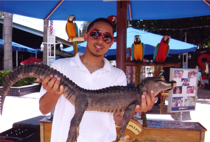 Date this hard body United States man AntonioF from Miami US4831