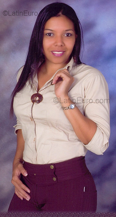 Date this nice looking Colombia girl Claudia from Cali CO2008