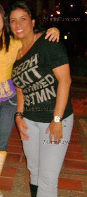 Date this nice looking Colombia girl Sandra Milena from  CO2019