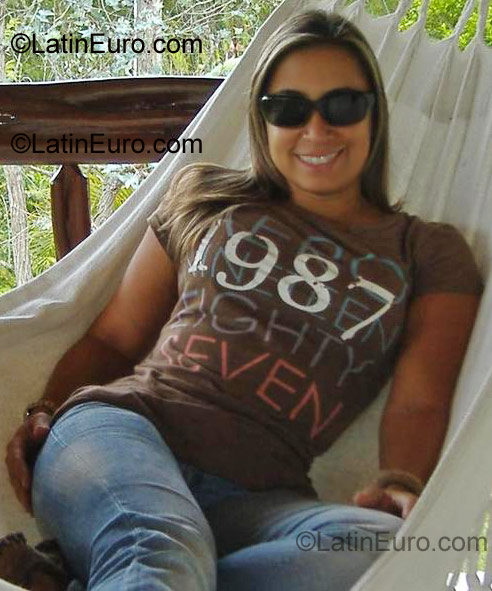 Date this sultry Colombia girl PAQUITA_1 from Cali CO2541