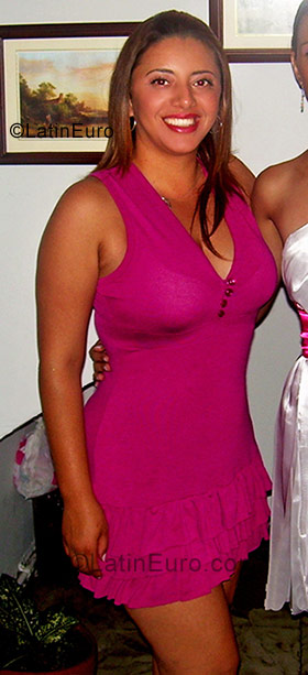 Date this hard body Colombia girl Natalia from Cali CO2717