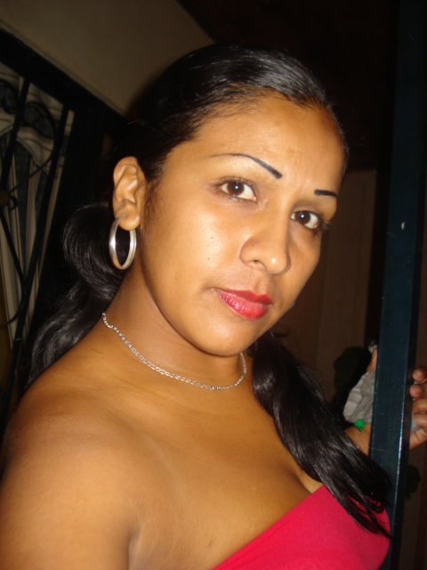 Date this exotic Colombia girl Lina from Cali CO2858