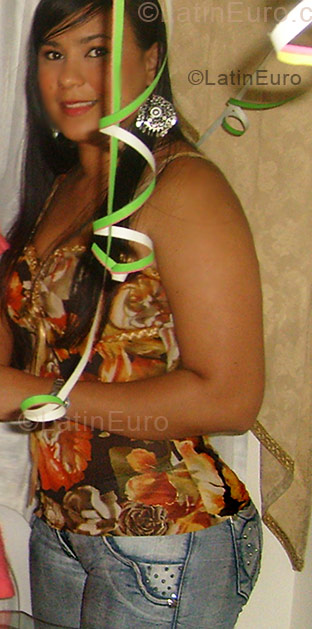 Date this young Colombia girl Daisy from Cali CO2877