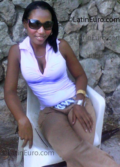 Date this lovely Dominican Republic girl Welseyi from Barahona DO3395