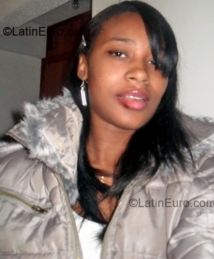 Date this attractive Colombia girl Karolina from Bogota CO3175