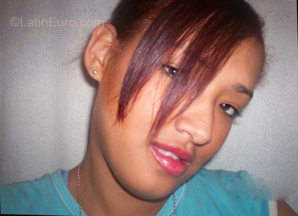 Date this attractive Colombia girl Natalia24 from Barrancabermeja CO3182