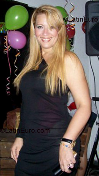 Date this fun Colombia girl Lamona from Barranquilla CO3189