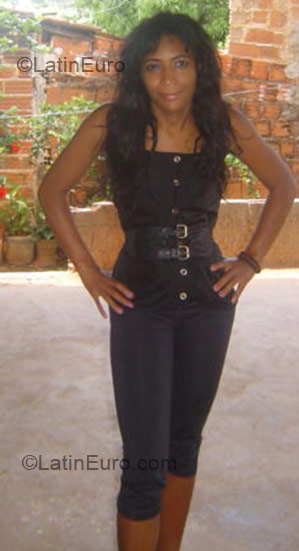 Date this gorgeous Brazil girl Vania from Goiania BR5153