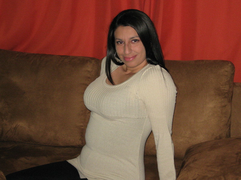 Date this hard body Colombia girl Monica from Bogota CO3820