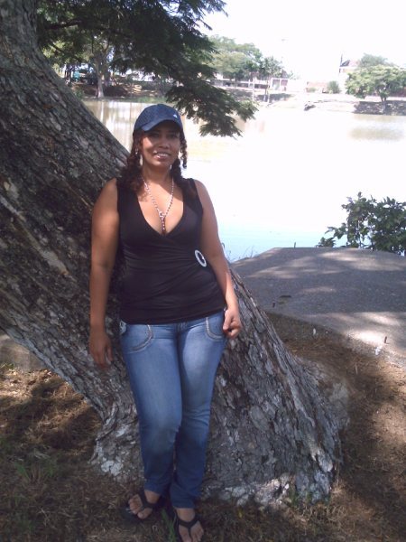 Date this attractive Colombia girl Tamara from Tulua CO3860