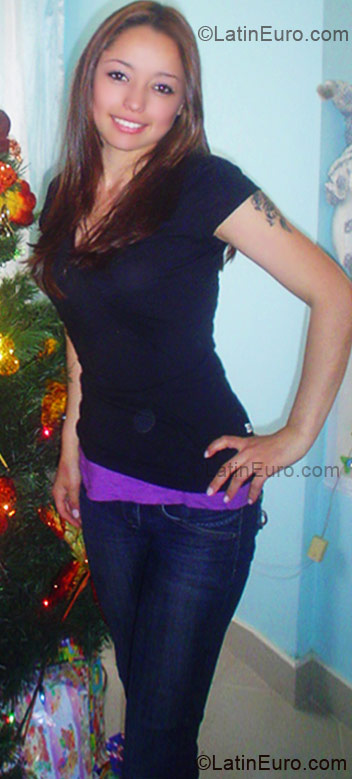 Date this voluptuous Colombia girl Linza from Bogota CO3887