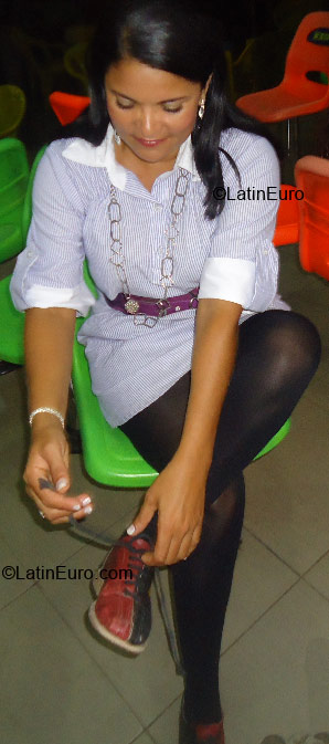 Date this attractive Brazil girl Regina Lucia from Goiania BR5474