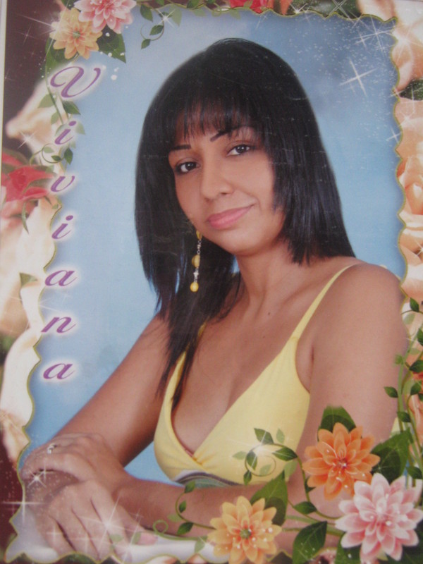 Date this nice looking Colombia girl Viviana florian from Saldaña CO4176