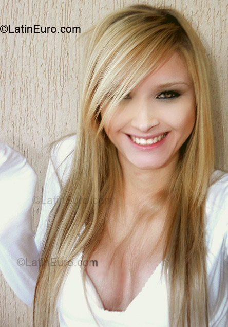 Date this good-looking Brazil girl Bella from Umuarama BR4734