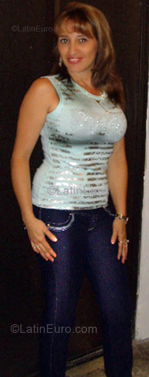 Date this attractive Colombia girl Lorena from Cali CO4266