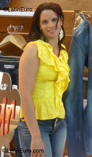 Date this hard body Brazil girl Angela from Dourados BR3091