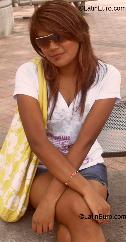 Date this young Colombia girl Yuri from Neiva CO4271