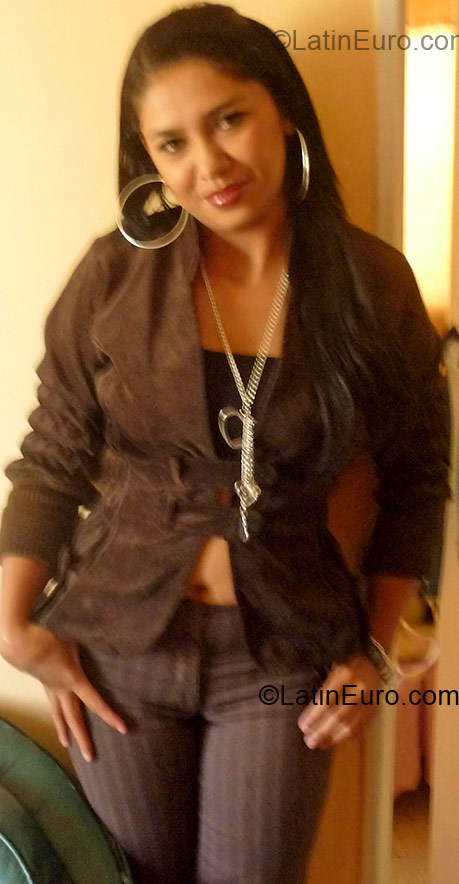 Date this athletic Colombia girl Ana Milena from Medellin CO4298