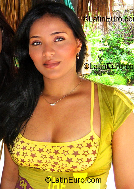 Date this charming Colombia girl Margarita from Barranquilla CO4300
