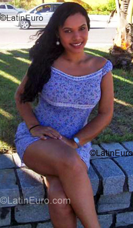 Date this stunning Brazil girl Nanda from Salvador BR3115