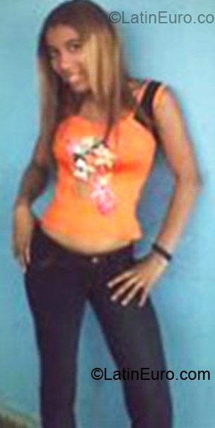 Date this hot Brazil girl Janaina from Salvador BR3139