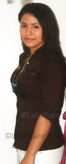 Date this foxy Colombia girl Kendis from Cali CO4345