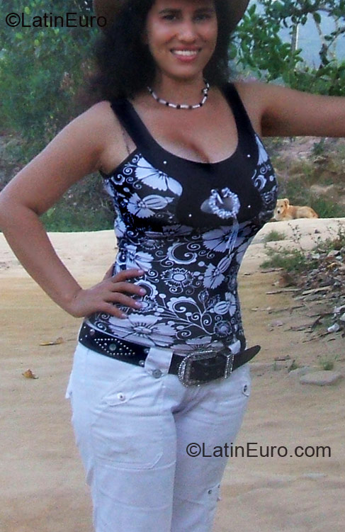 Date this gorgeous Colombia girl Luz Marina from Cartagena CO4366