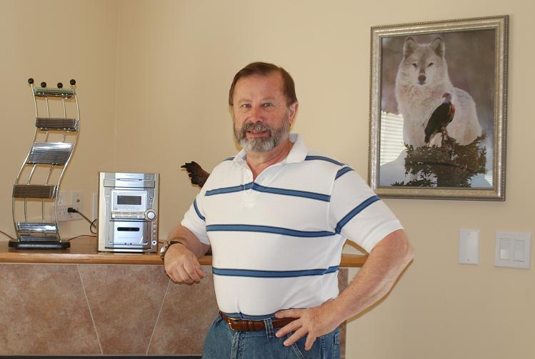 Date this delightful United States man Dirk from Richland US6330