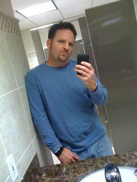 Date this nice looking United States man Matt from Vista US6447