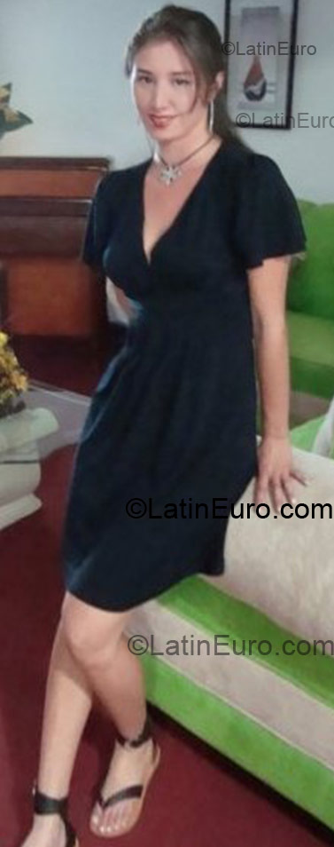 Date this young Colombia girl Deysi from Bucaramanga CO4556