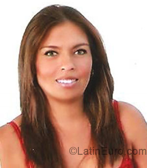 Date this attractive Colombia girl Monik from Cali CO4645