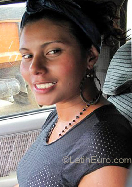 Date this good-looking Colombia girl Celia from Cartagena CO4676