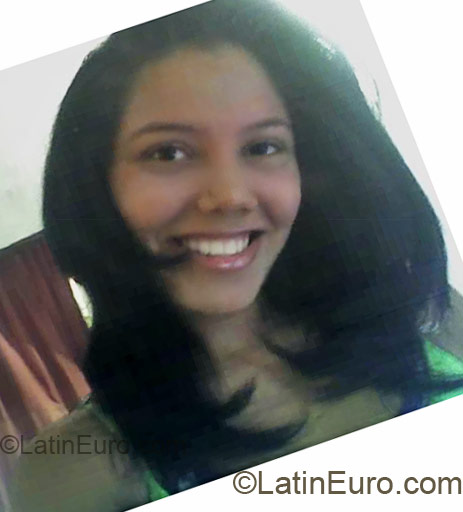 Date this foxy Colombia girl Lorena Diaz from Santa Marta CO4685