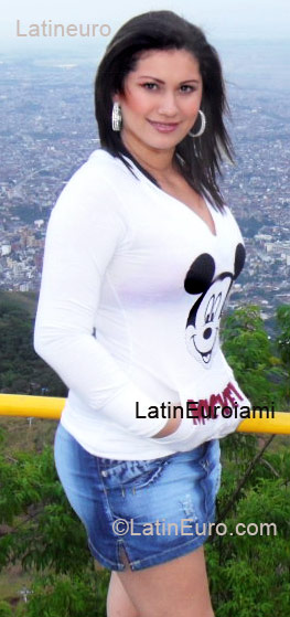 Date this nice looking Colombia girl Yira from Florencia CO4807