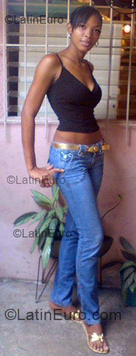 Date this good-looking Colombia girl Delfa Maria from Cali CO6510