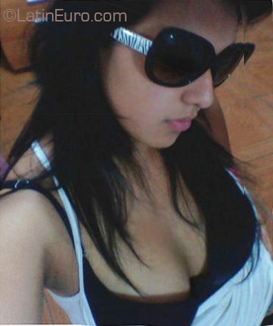 Date this georgeous Ecuador girl Angela Daniela from Quito EC24
