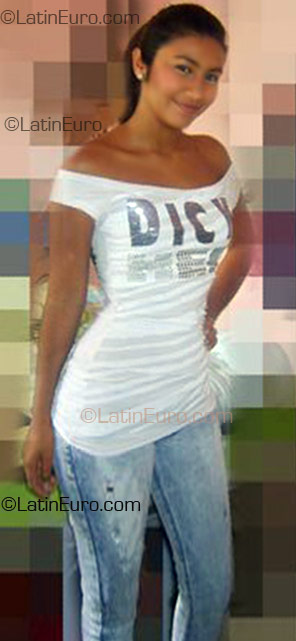 Date this nice looking Colombia girl Angie from Ibague CO4885
