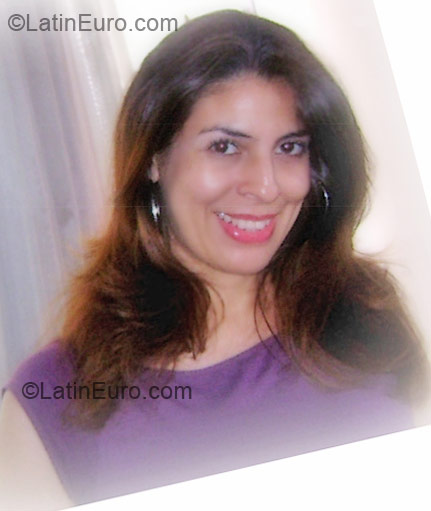 Date this stunning Colombia girl Carmen from Cali CO4964